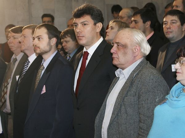 Борис Немцов, Владимир Буковский и Валерия Новодворская на съезде «Союза правых сил»