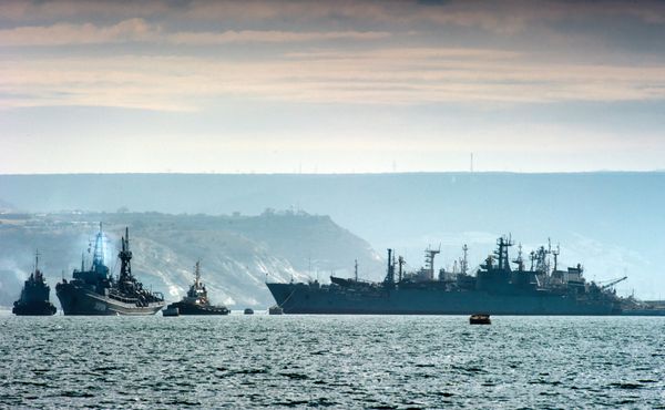 Корабли Черноморского флота России в бухте Севастополя