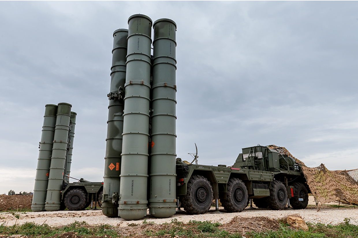 Зенитно-ракетный комплекс С-400 на российской авиабазе Хмеймим, Сирия