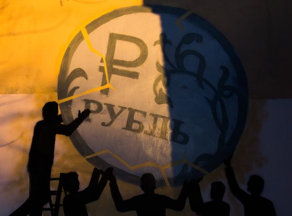 Граффити в поддержку рубля в Санкт-Петербурге