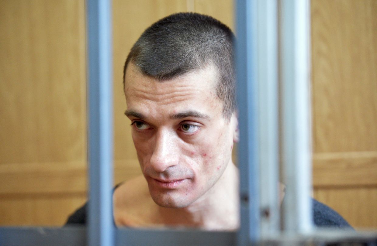 Художник Петр Павленский, обвиняемый в поджоге двери здания ФСБ на Лубянке, в Мещанском суде Москвы во время оглашение приговора