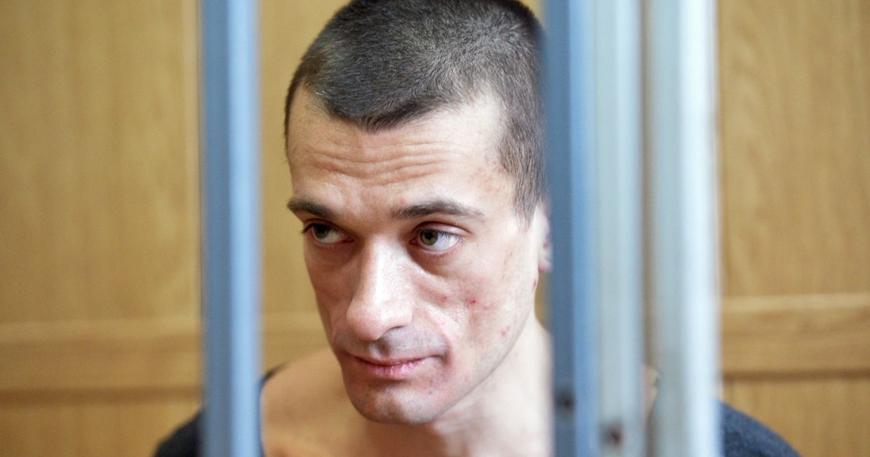 Художник Петр Павленский, обвиняемый в поджоге двери здания ФСБ на Лубянке, в Мещанском суде Москвы во время оглашение приговора