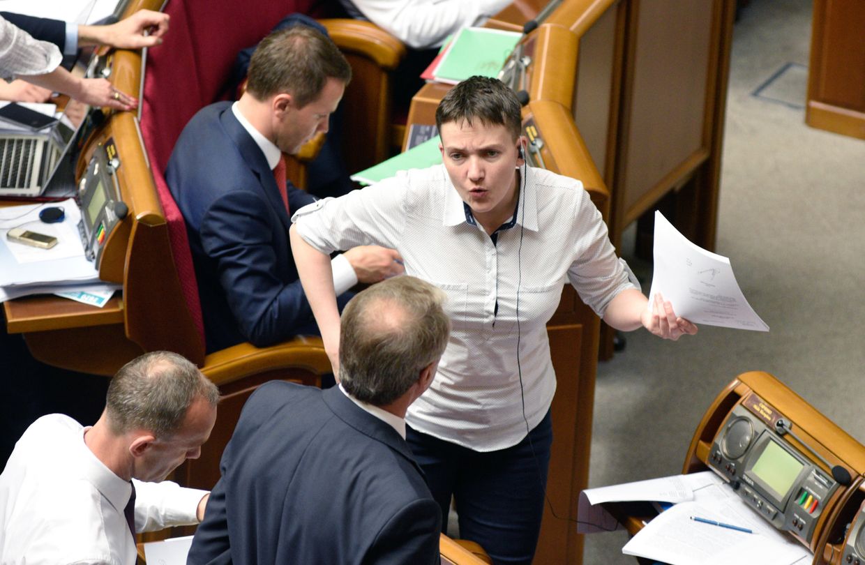 Украинская военнослужащая Надежда Савченко на заседании Верховной Рады Украины в Киеве