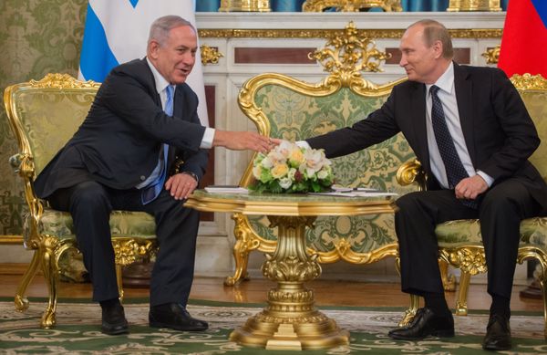 Президент России Владимир Путин и премьер-министр Израиля Биньямин Нетаньяху во время встречи в Кремле