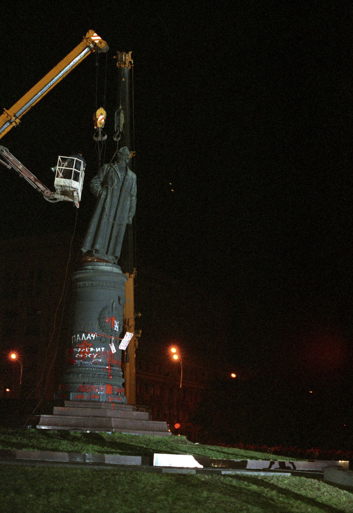 Демонтаж памятника Ф.Э.Дзержинскому