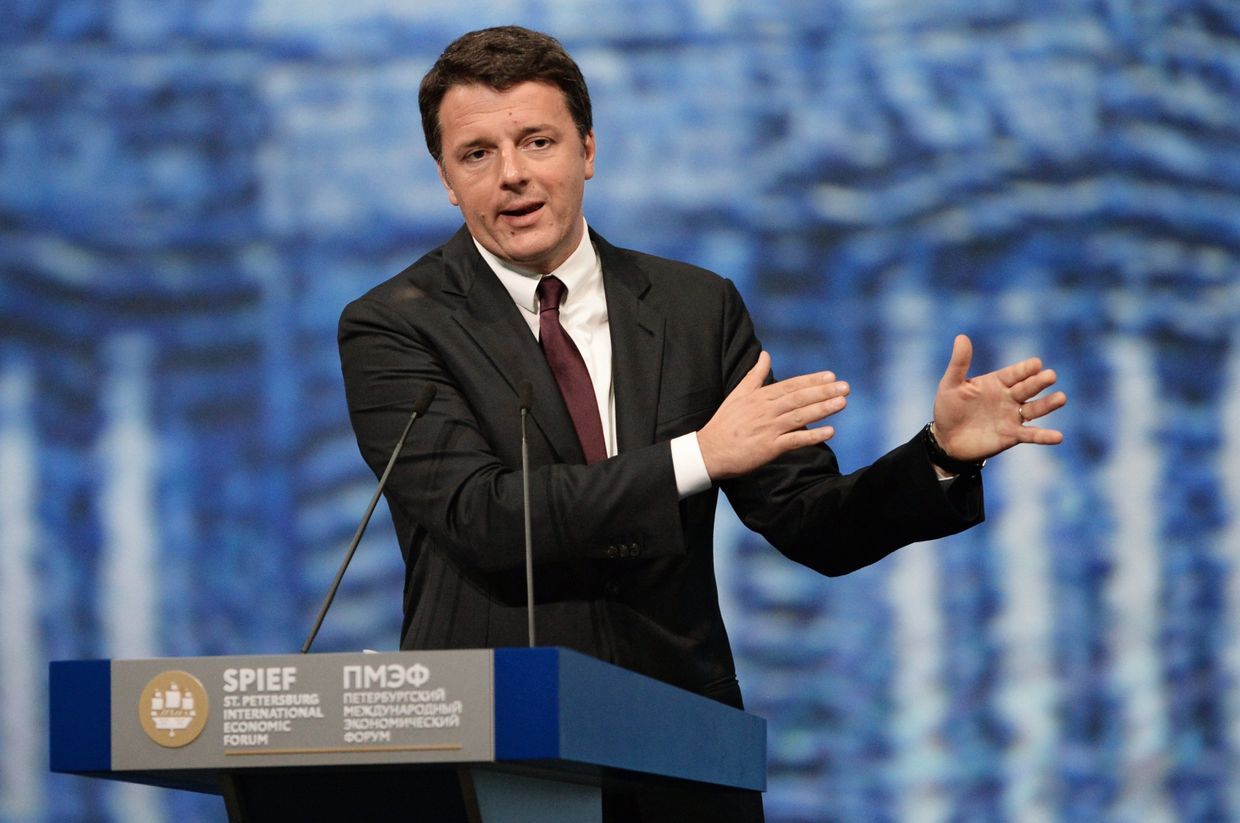 Председатель Совета министров Итальянской Республики Маттео Ренци выступает на пленарном заседании На пороге новой экономической реальности в рамках XX Петербургского международного экономического форума