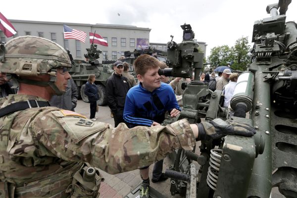 Демонстрация американской военной техники в Даугавпилсе Демонстрация американской военной техники в Даугавпилсе