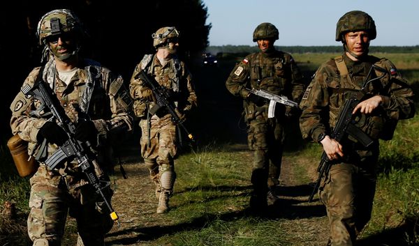 Польские и американские солдаты на учениях «Анаконда-16» в Польше Польские и американские солдаты на учениях «Анаконда-16» в Польше