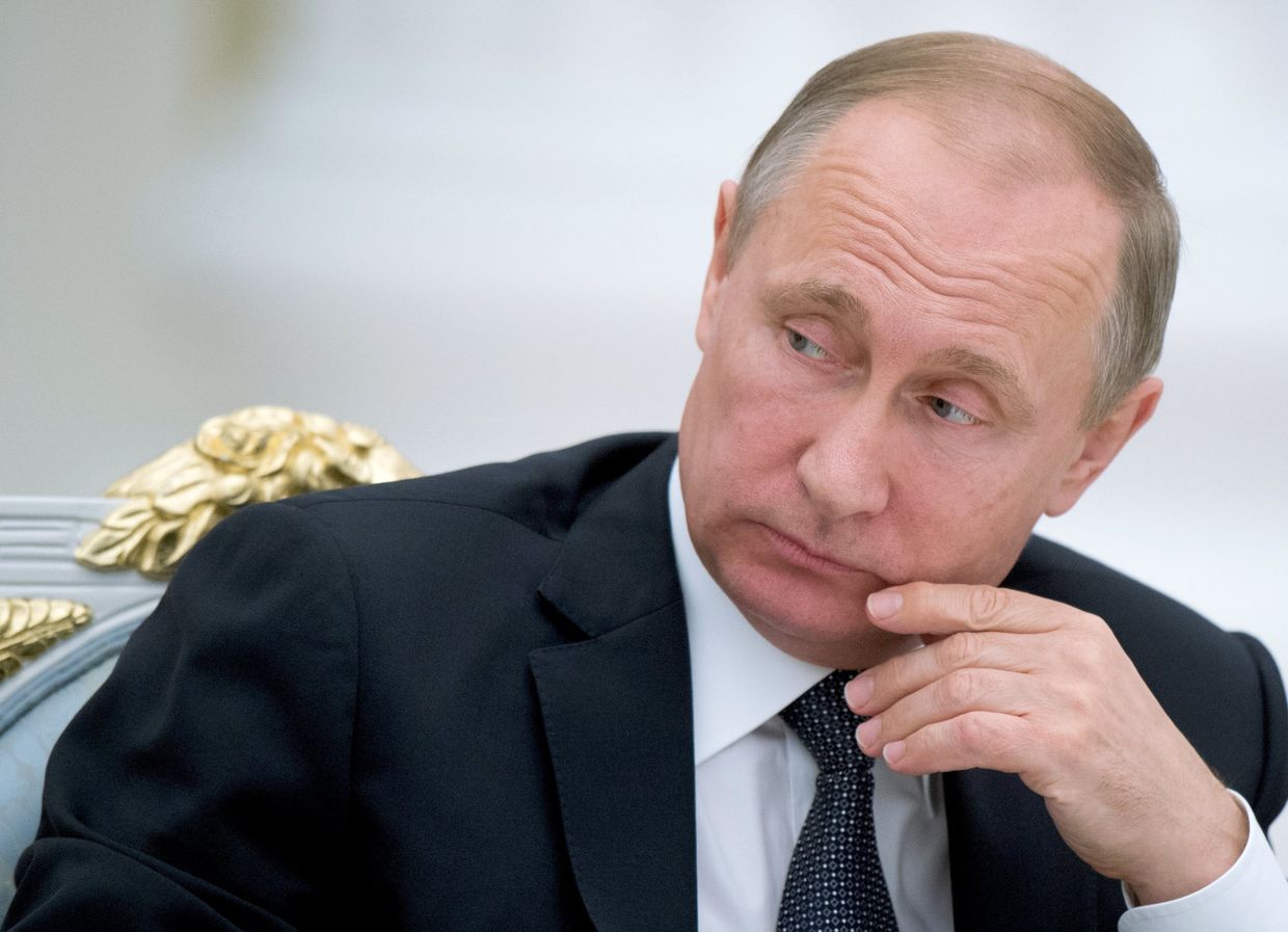 Президент России Владимир Путин во время встречи с участниками Общероссийского исторического собрания Президент России Владимир Путин во время встречи с участниками Общероссийского исторического собрания