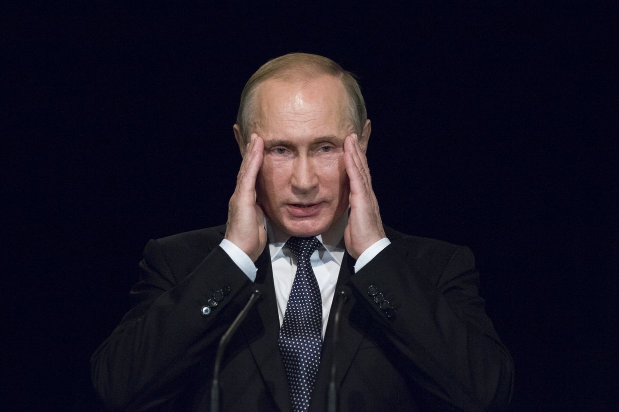 Президент России Владимир Путин во время визита в немецкую школу