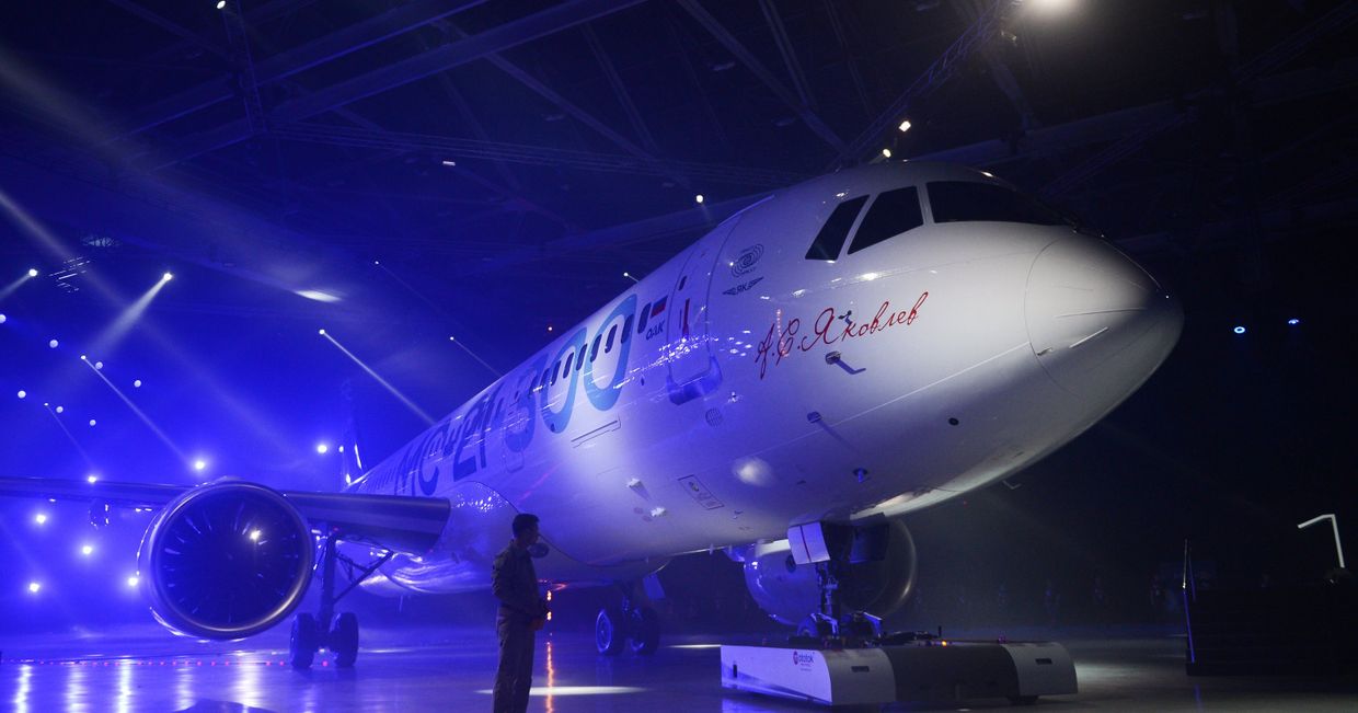 Выкатка нового пассажирского самолета МС-21 в Иркутске