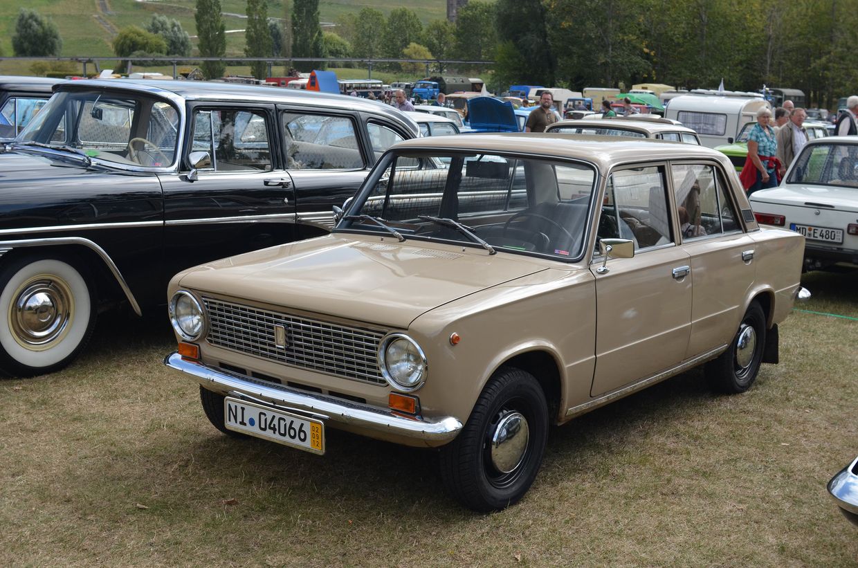 Автомобиль LADA