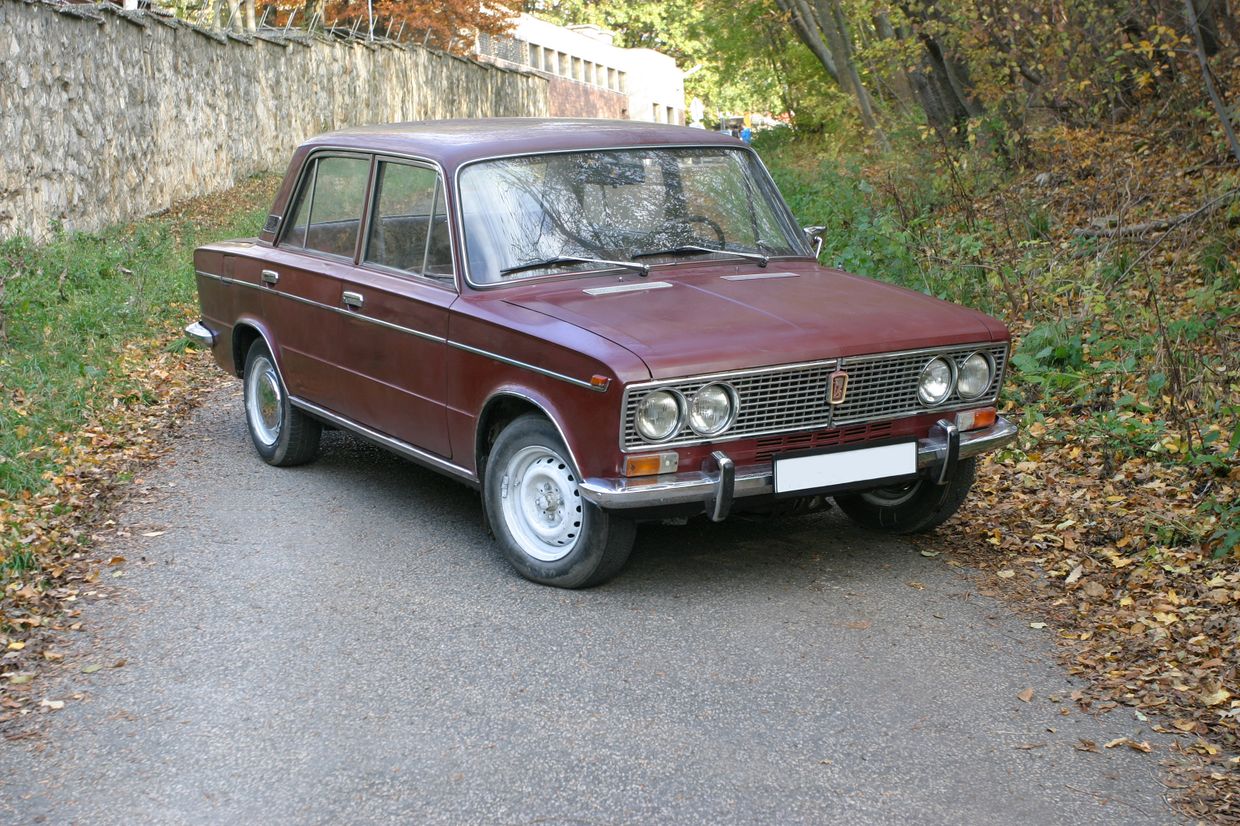 Автомобиль ВАЗ-2103