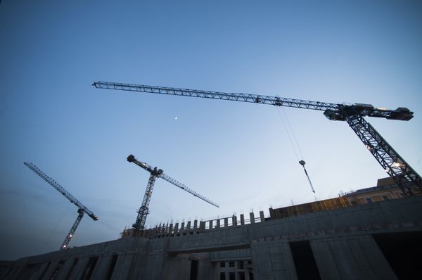 Строительство нового здания в Москве