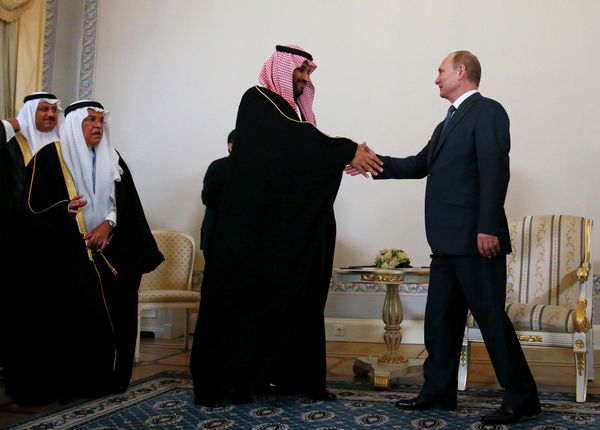 Президент России Владимир Путин и преемник Наследного принца, министр обороны Саудовской Аравии Мухаммед Бен Салман 
