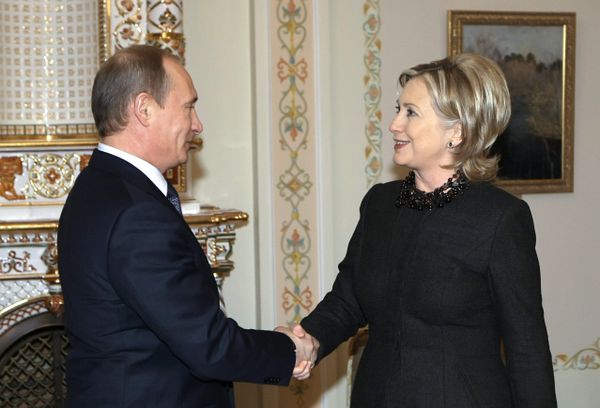 Премьер-министр РФ Владимир Путин встретился с госсекретарем США Хиллари Клинтон Премьер-министр РФ Владимир Путин встретился с госсекретарем США Хиллари Клинтон