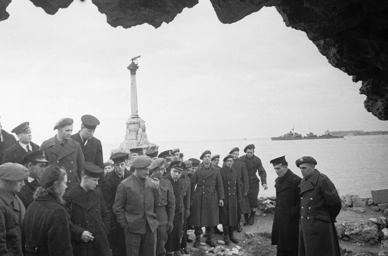 Английские моряки прибыли в Крым на время ялтинской конференции Английские моряки прибыли в Крым на время ялтинской конференции
