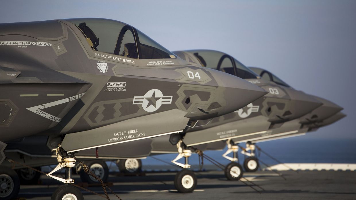 Истребители F-35B Lighting II на борту авианосца USS Wasp