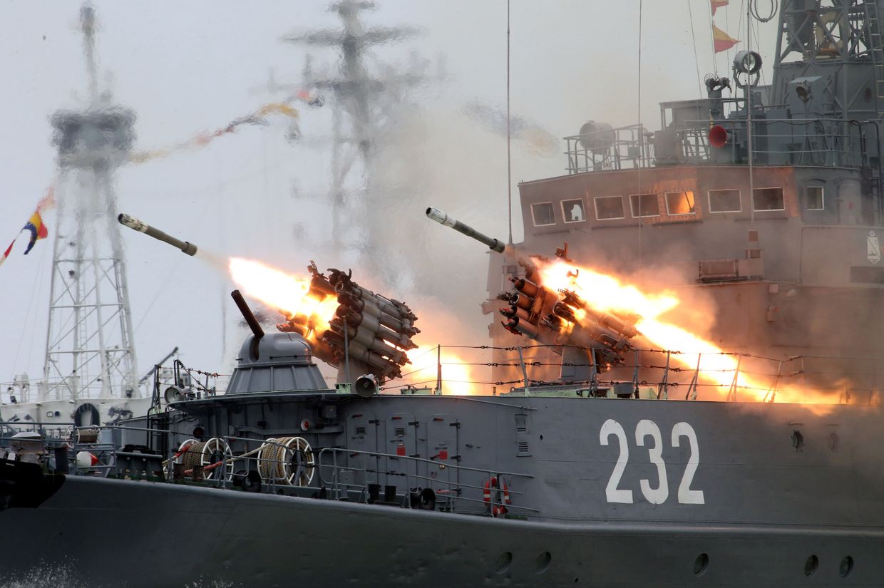 Во время генеральной репетиции военно-морского парада, посвященного празднованию Дня военно-морского флота РФ в Балтийске