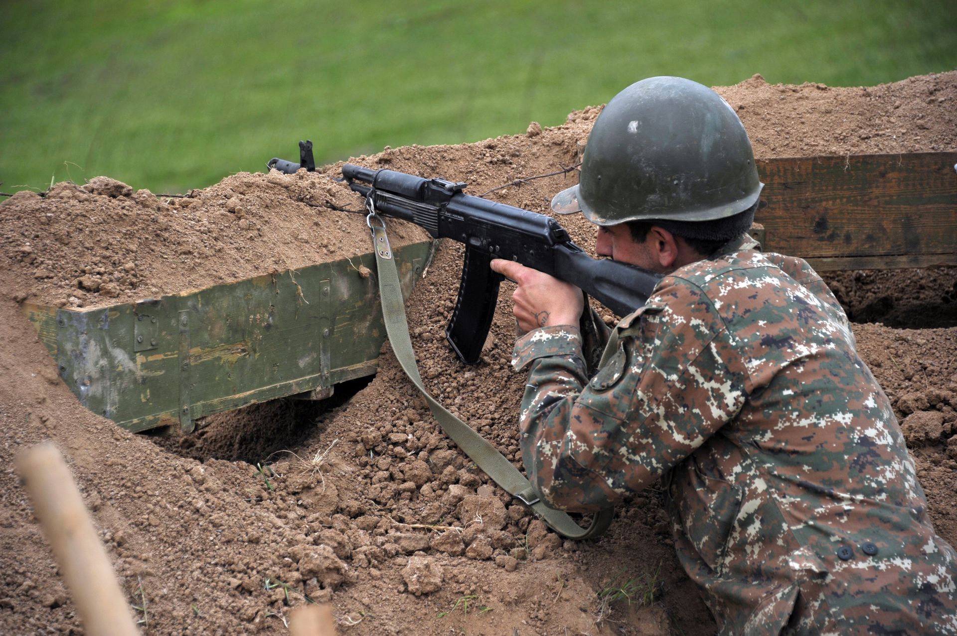 Военнослужащий армии обороны Нагорного Карабаха на первой линии обороны - ИноСМИ, 1920, 27.09.2020