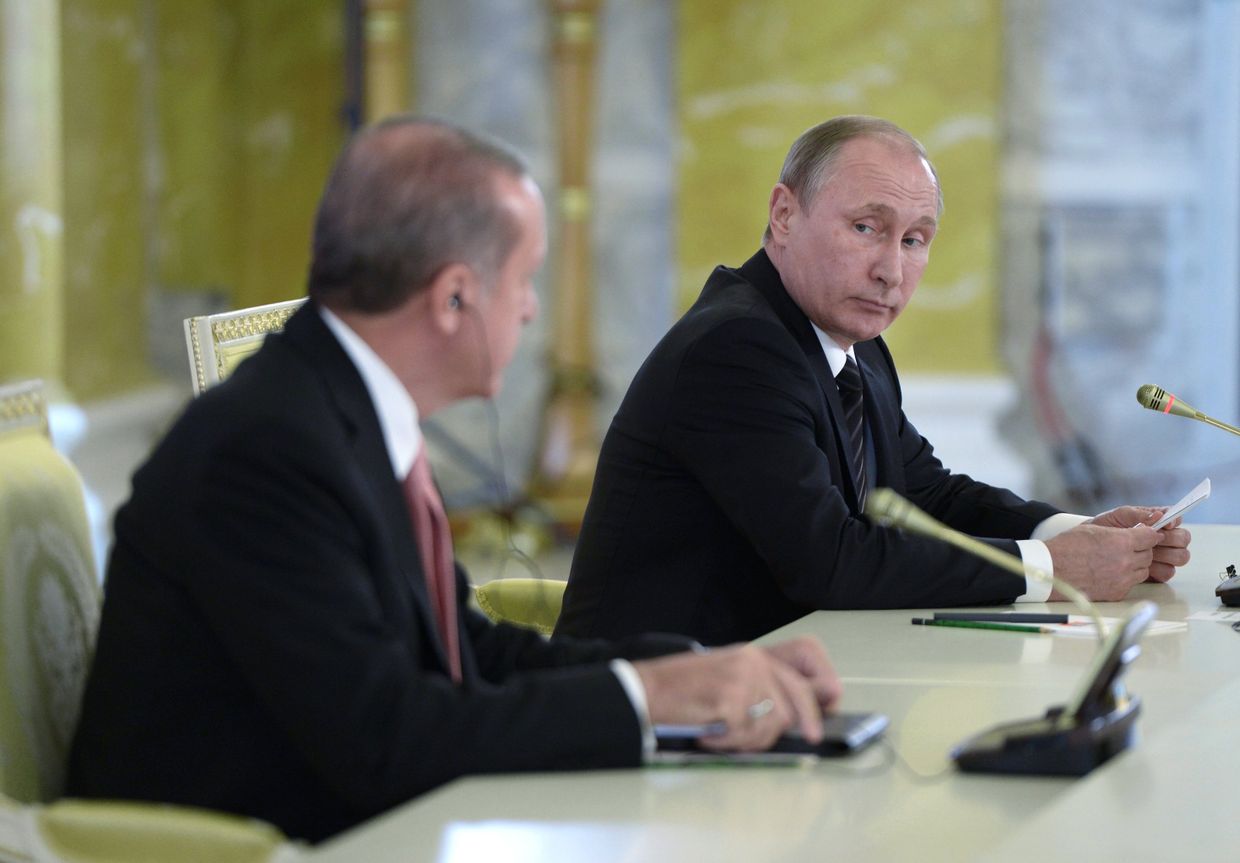 Президент России Владимир Путин и президент Турции Реджеп Тайип Эрдоган на пресс-конференции по итогам российско-турецких переговоров в Константиновском дворц