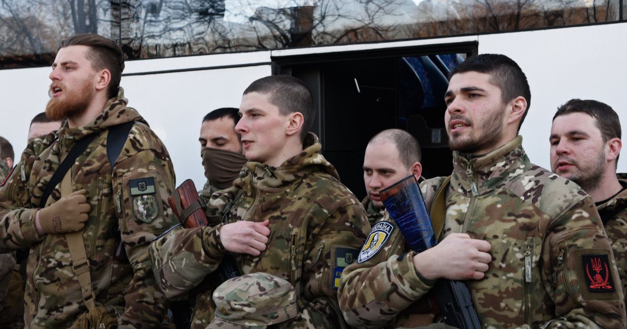 Украинские силовики перед отправкой на юго-восток Украины