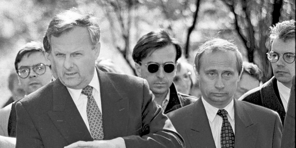 Первый заместитель мэра Санкт-Петербурга Владимир Путин