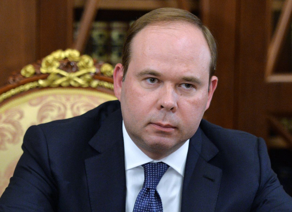 Назначенный руководителем администрации президента РФ Антон Вайно во время встречи в Кремле с президентом России Владимиром Путиным. 12 августа 2016