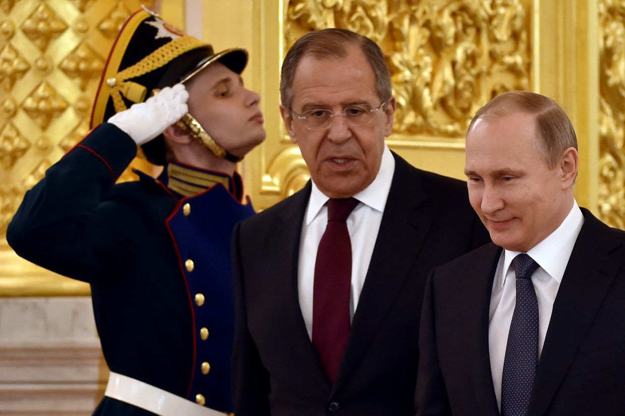 Владимир Путин и Сергей Лавров перед церемонией вручения верительных грамот послов иностранных государств