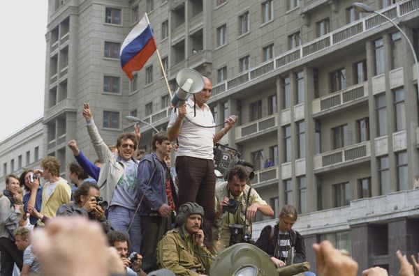 Воинские подразделения у здания Совета Министров СССР в Москве