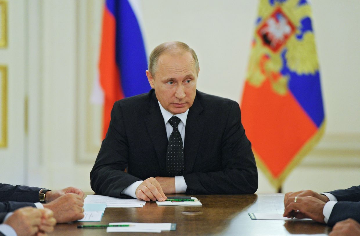 Президент РФ В. Путин провел заседание Совбеза РФ в Санкт-Петербурге. 31 июля 2016
