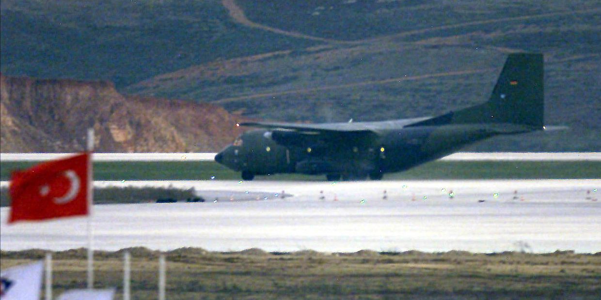 Транспортный самолет C-160 «Трансаль» на военной базе Инджирлик в Турции