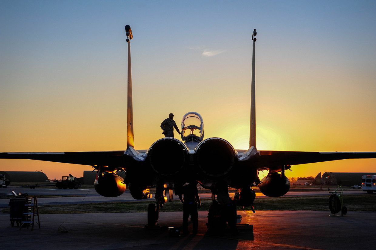 Американский истребитель F-15E Strike Eagle на авиабазе Инджирлик, Турция