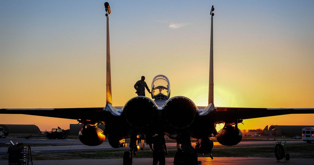 Американский истребитель F-15E Strike Eagle на авиабазе Инджирлик, Турция Американский истребитель F-15E Strike Eagle на авиабазе Инджирлик, Турция