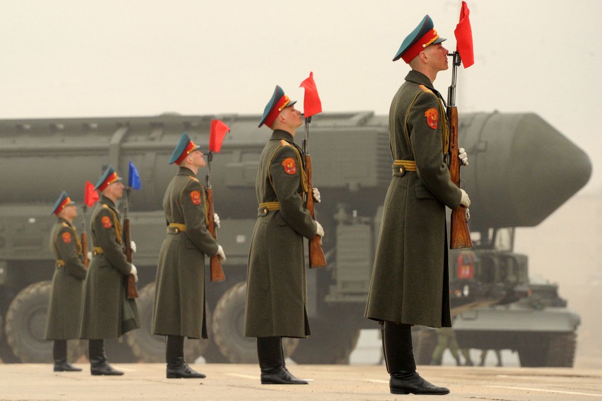 Колонна межконтинентальных баллистических ракет «Тополь»