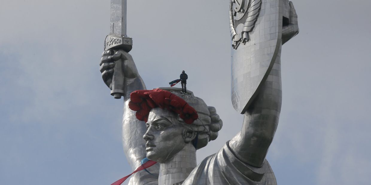Памятник «Родина-мать» в Киеве Памятник «Родина-мать» в Киеве