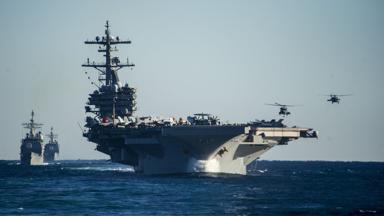 Американский авианосец типа «Нимиц» USS George H.W. Bush