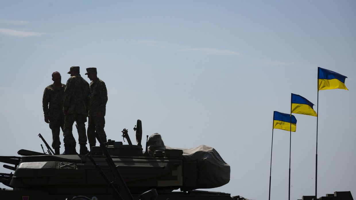 Военная техника на военном аэродроме в Чугуево Харьковской области