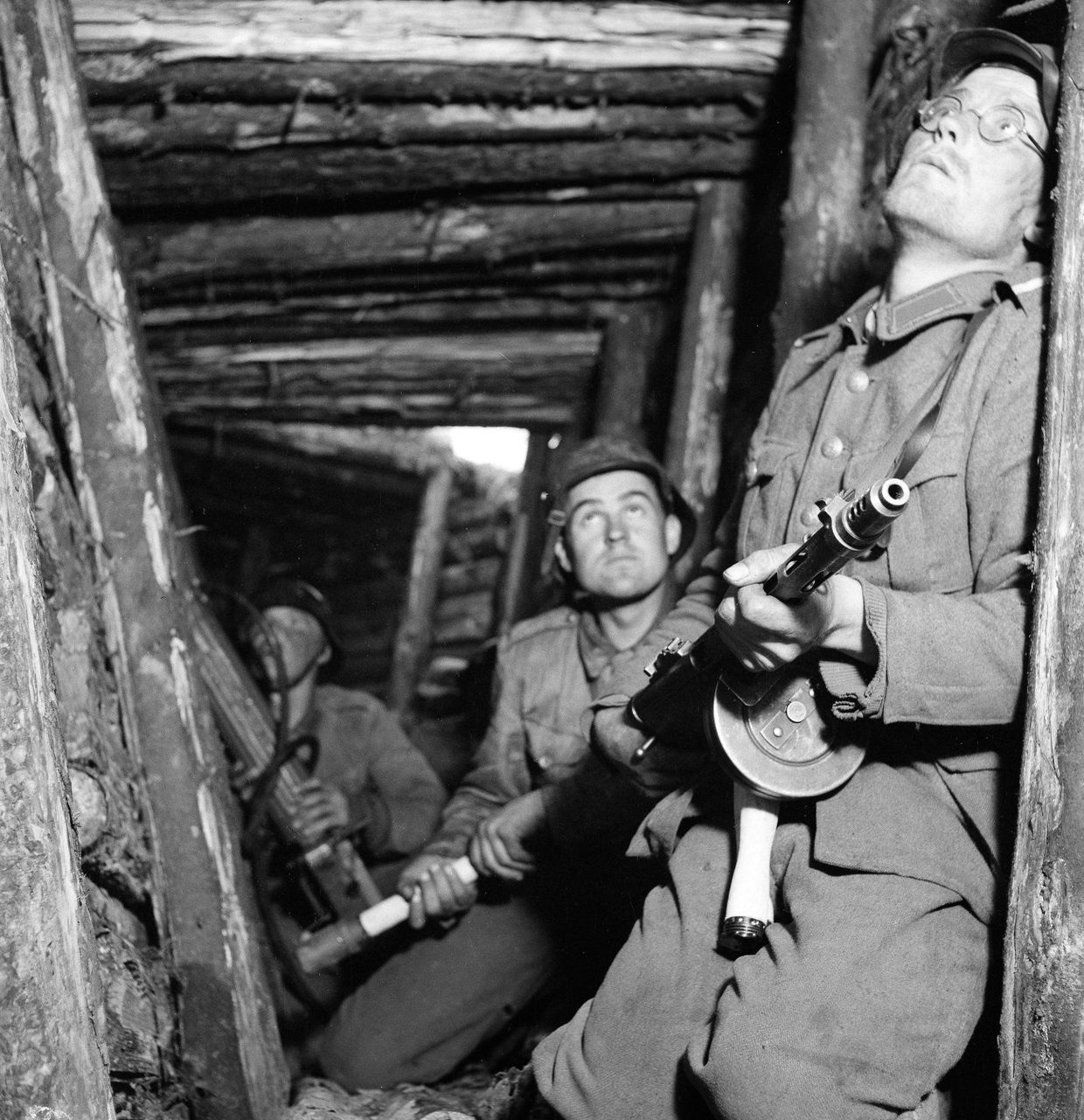 Финские солдаты в одном из укрытий на VT-линии, июнь 1944 г.