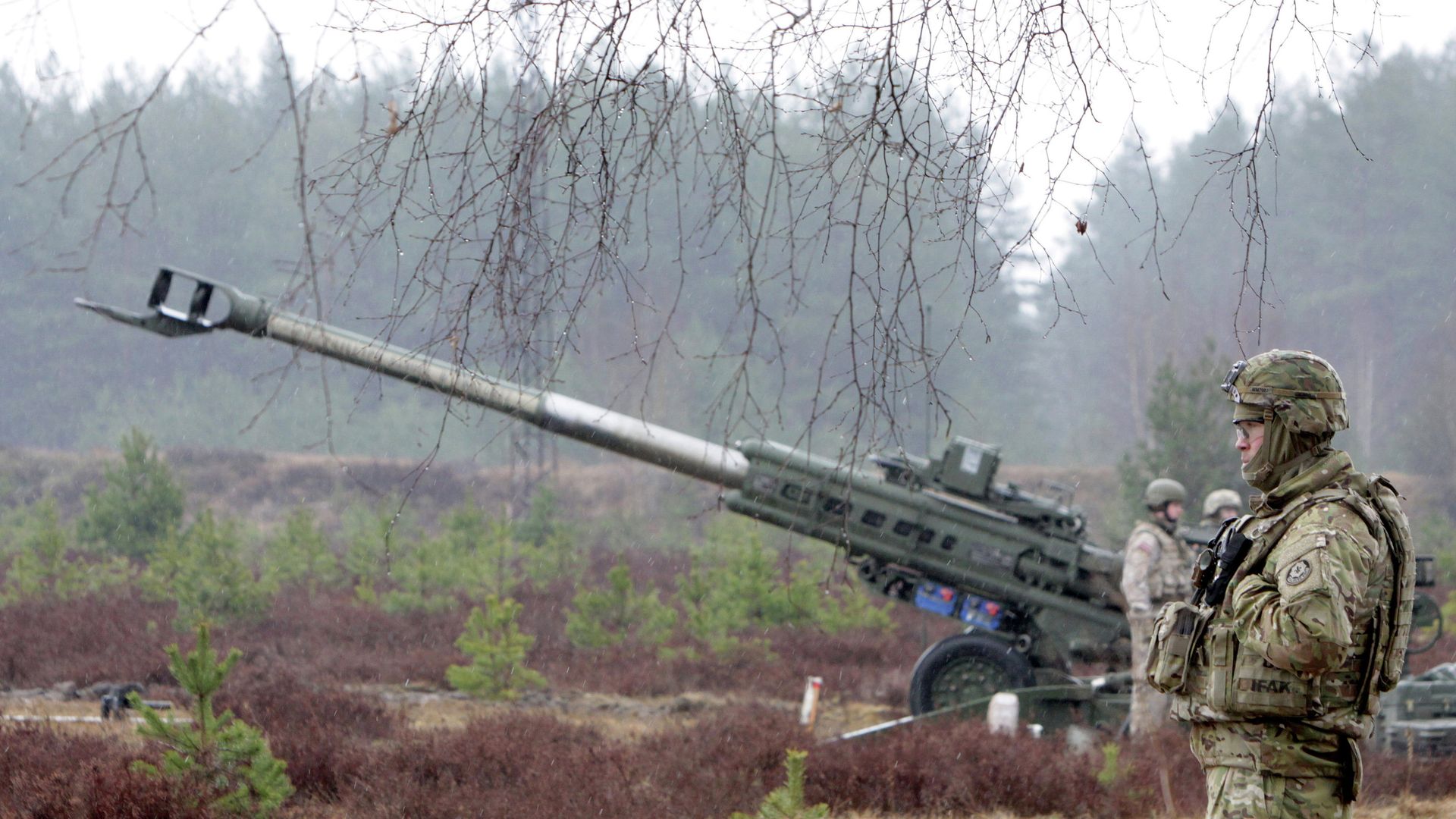 Военнослужащие блока НАТО возле гаубицы М-777 на военных учениях Operation Summer Shield на полигоне в Латвии - ИноСМИ, 1920, 23.10.2023