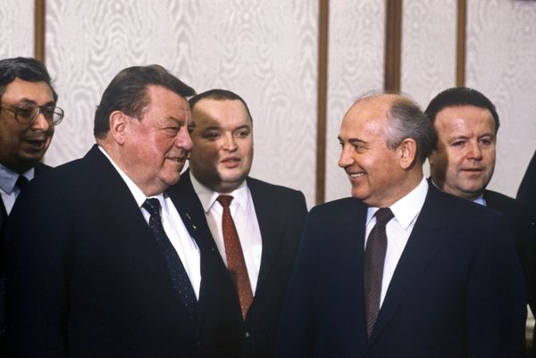 Генеральный секретарь ЦК КПСС Михаил Сергеевич Горбачев и председатель Христианско-социального союза ФРГ Франц Йозеф Штраус