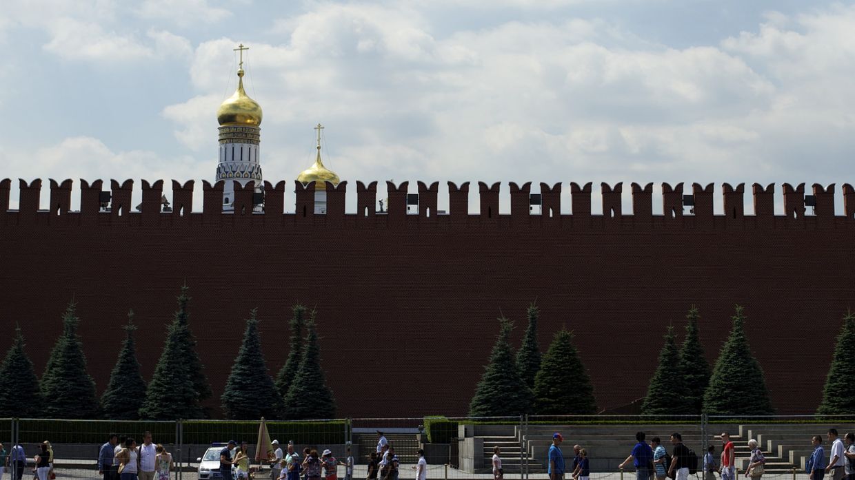 Вид на Кремлевскую стену в Москве