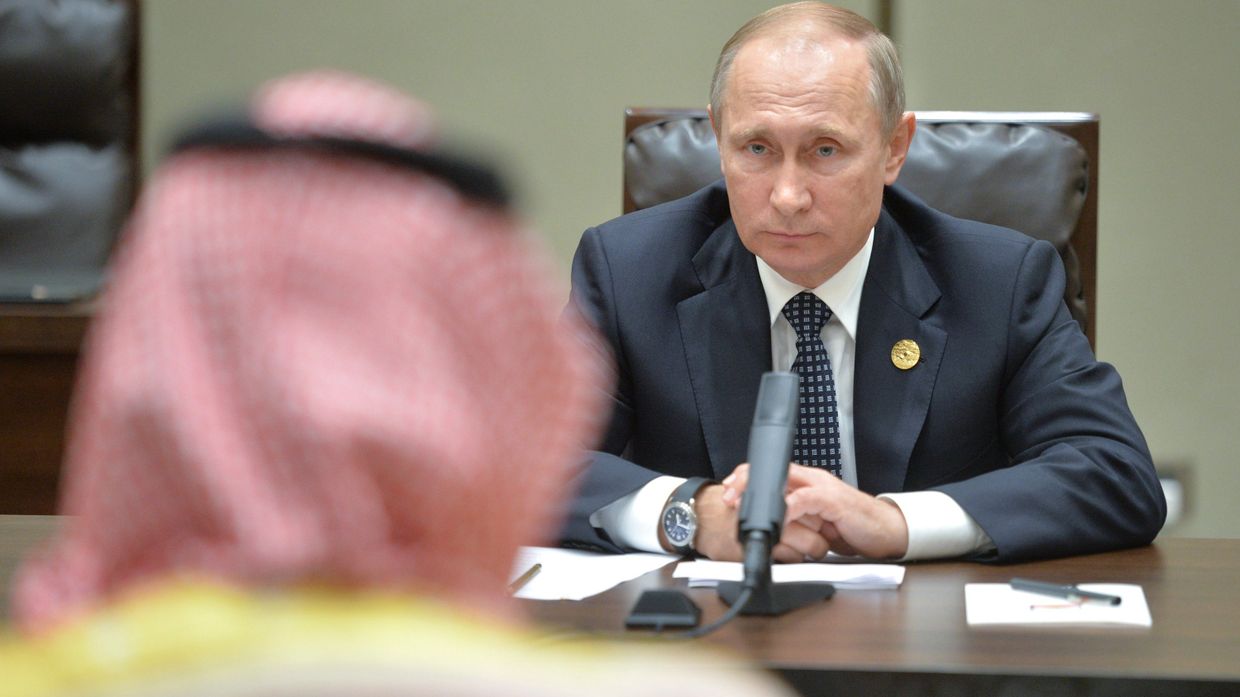 Президент РФ Владимир Путин и заместитель наследного принца королевства Саудовская Аравия и министр обороны Мухаммад бин Салман Аль Сауд