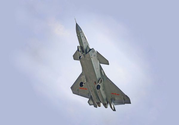 Китайский истребитель пятого поколения Чэнду J-20
