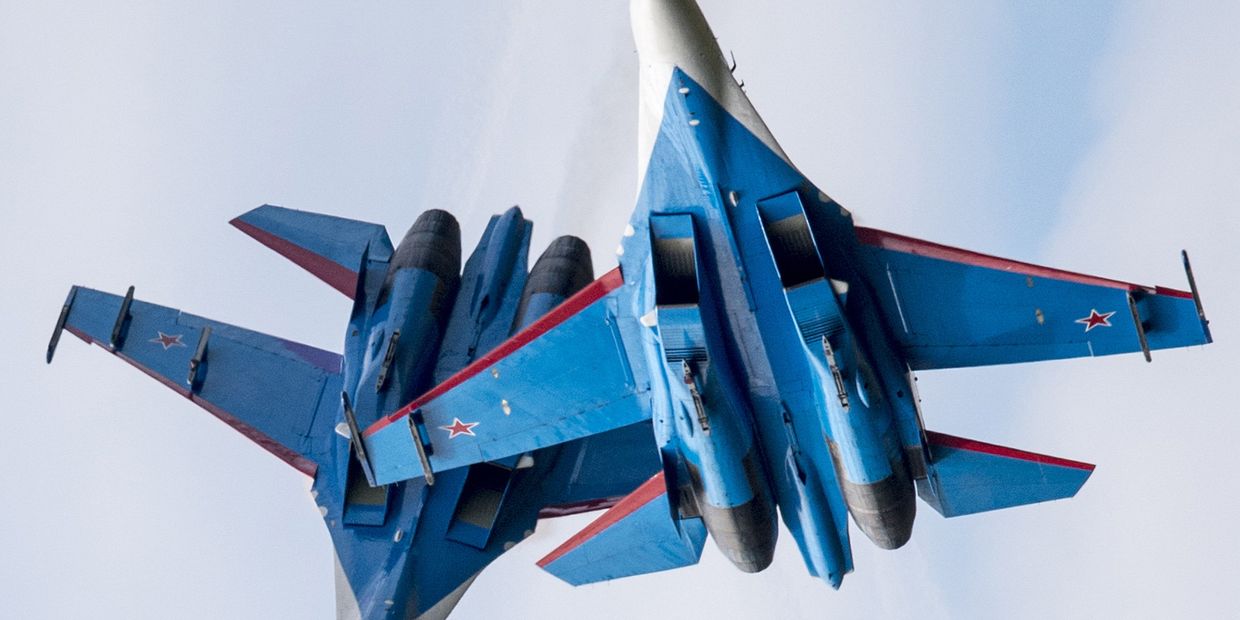 Многоцелевые истребители Су-27 пилотажной группы «Русские Витязи»