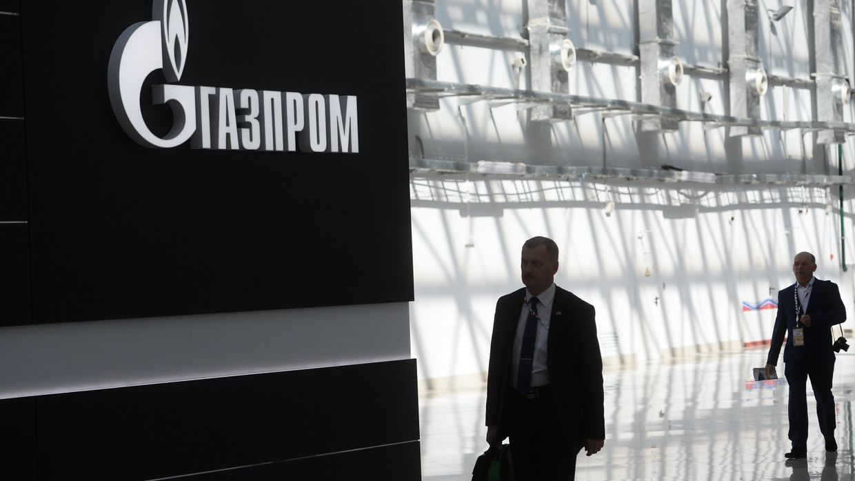 Стенд с логотипом компании «Газпром»