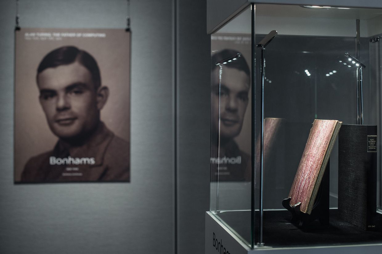 Редкие рукописи, принадлежавшие британскому математику и дешифровщику Алану Тьюрингу в Гонконге