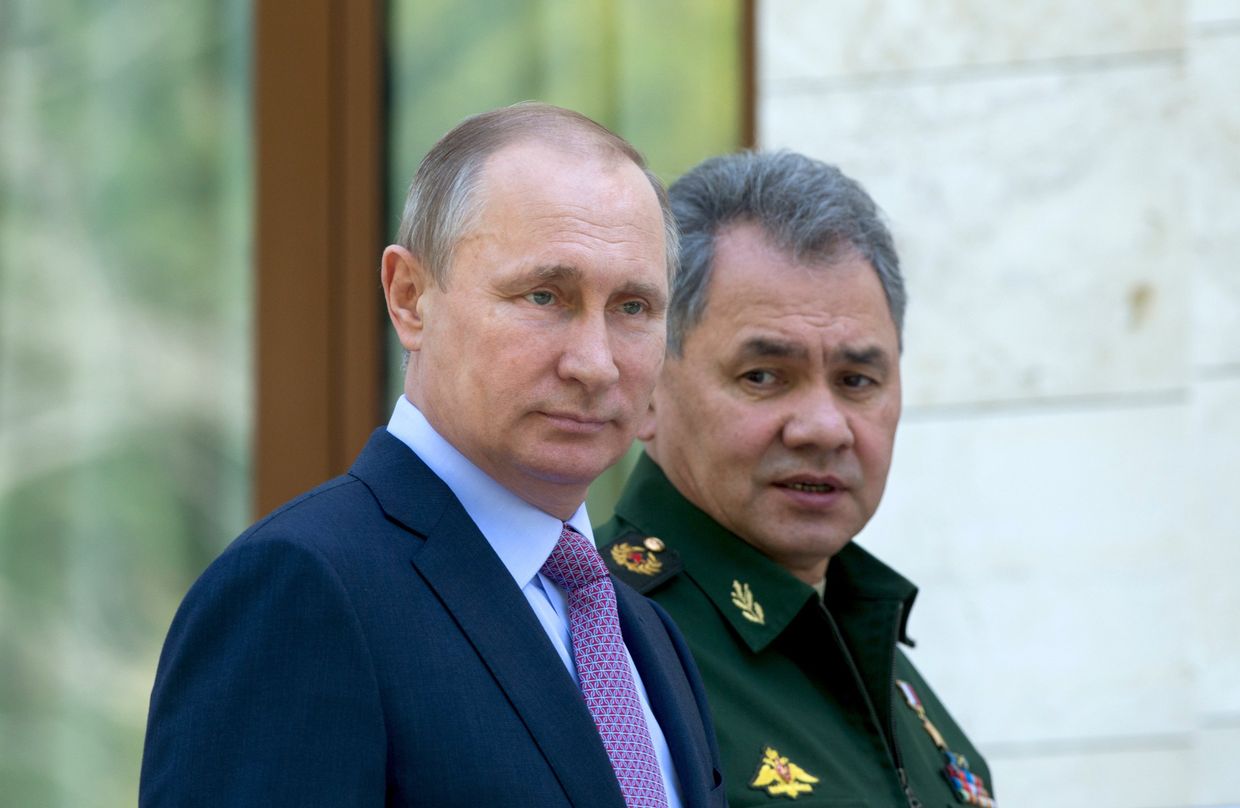 Президент России Владимир Путин и министр обороны РФ Сергей Шойгу