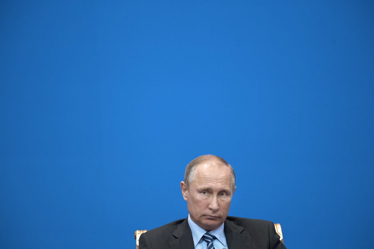 Президент РФ Владимир Путин на заседании XIII Форума межрегионального сотрудничества России и Казахстана во Дворце Независимости в Астане