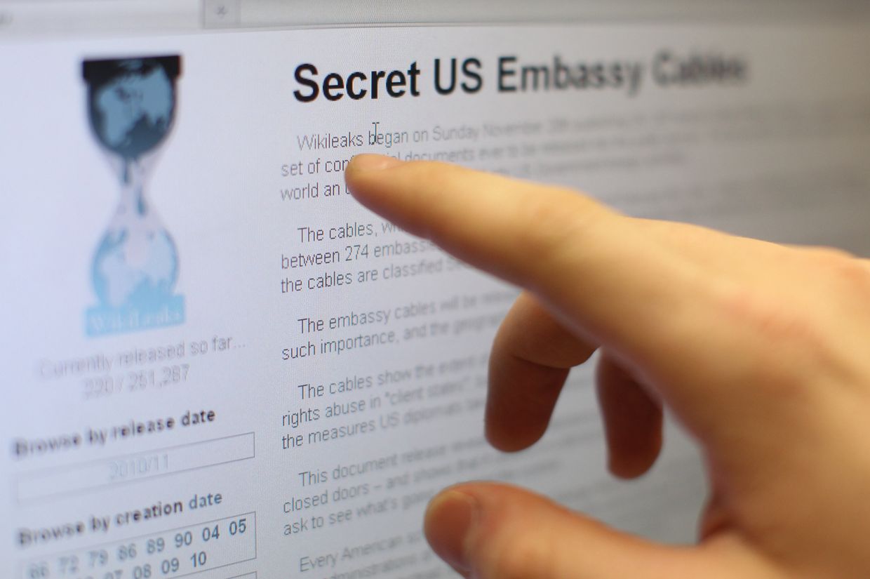 Пользователи интернета читают сайт WikiLeaks